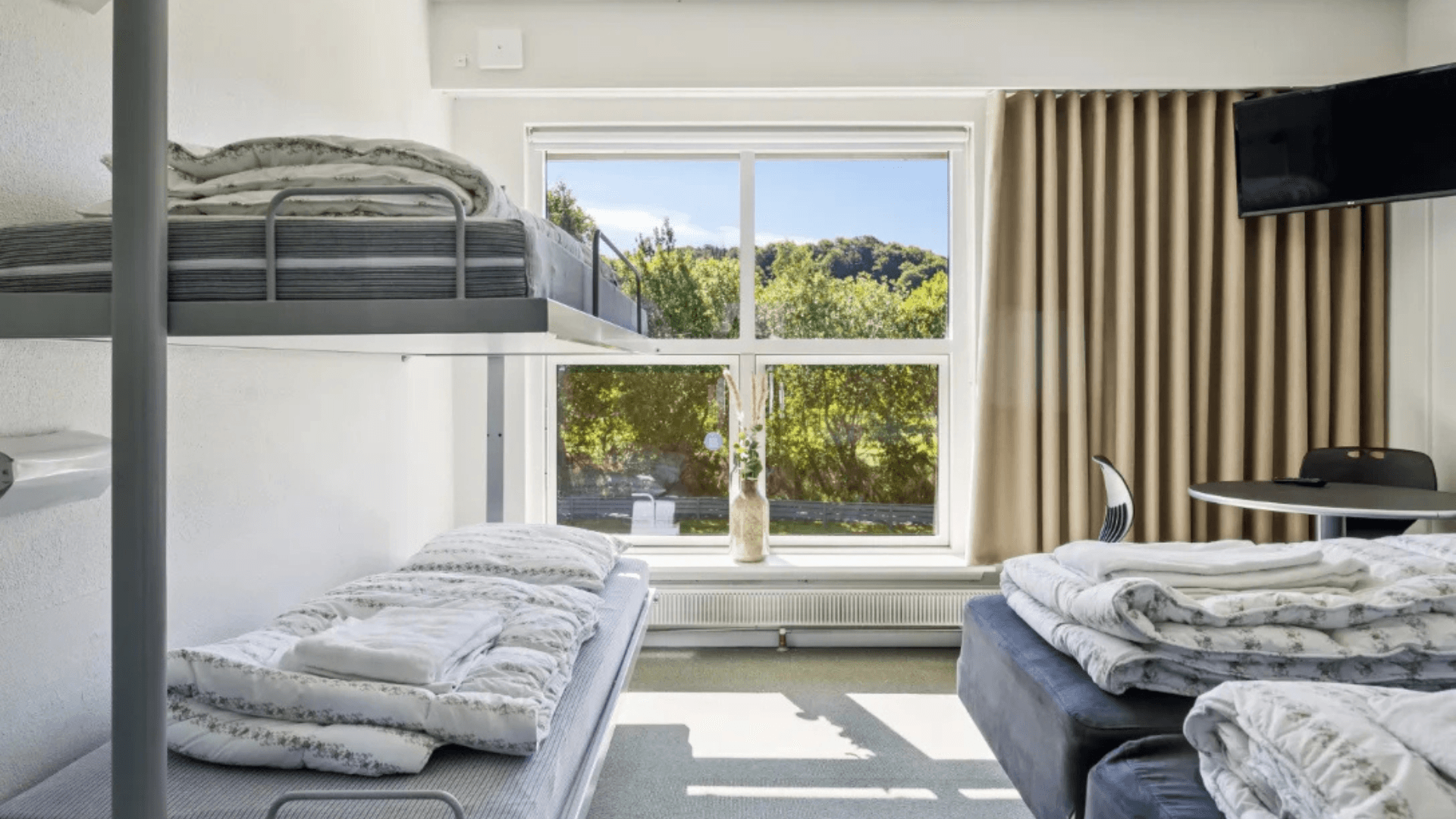 Room with four beds at the Danhostel in Vejle