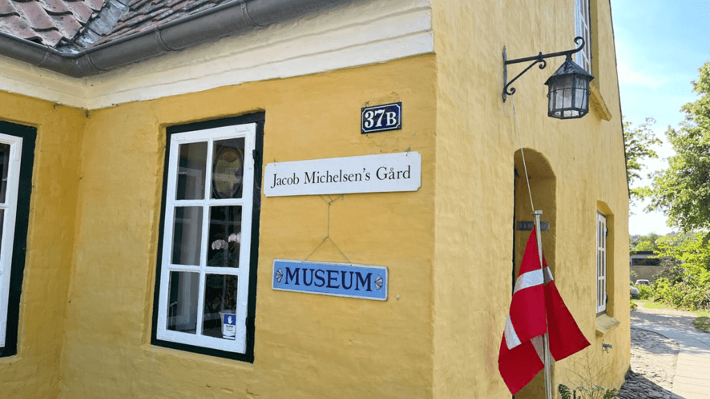 Jacob Michelsen's Farm House - entrance